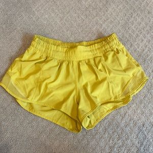 Lululemon Hotty Hot 2.5in Low Rise Size 6